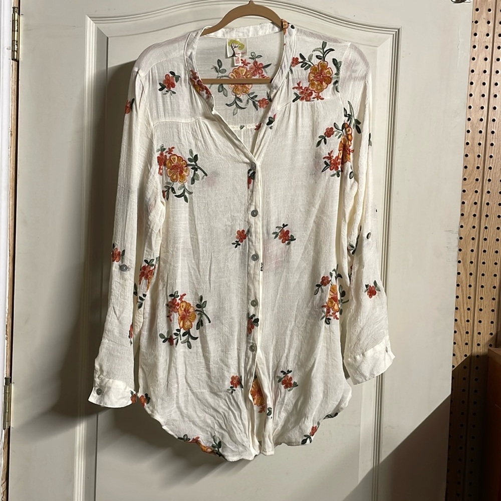 Fig and Flowers XL shear tunic button up blouse